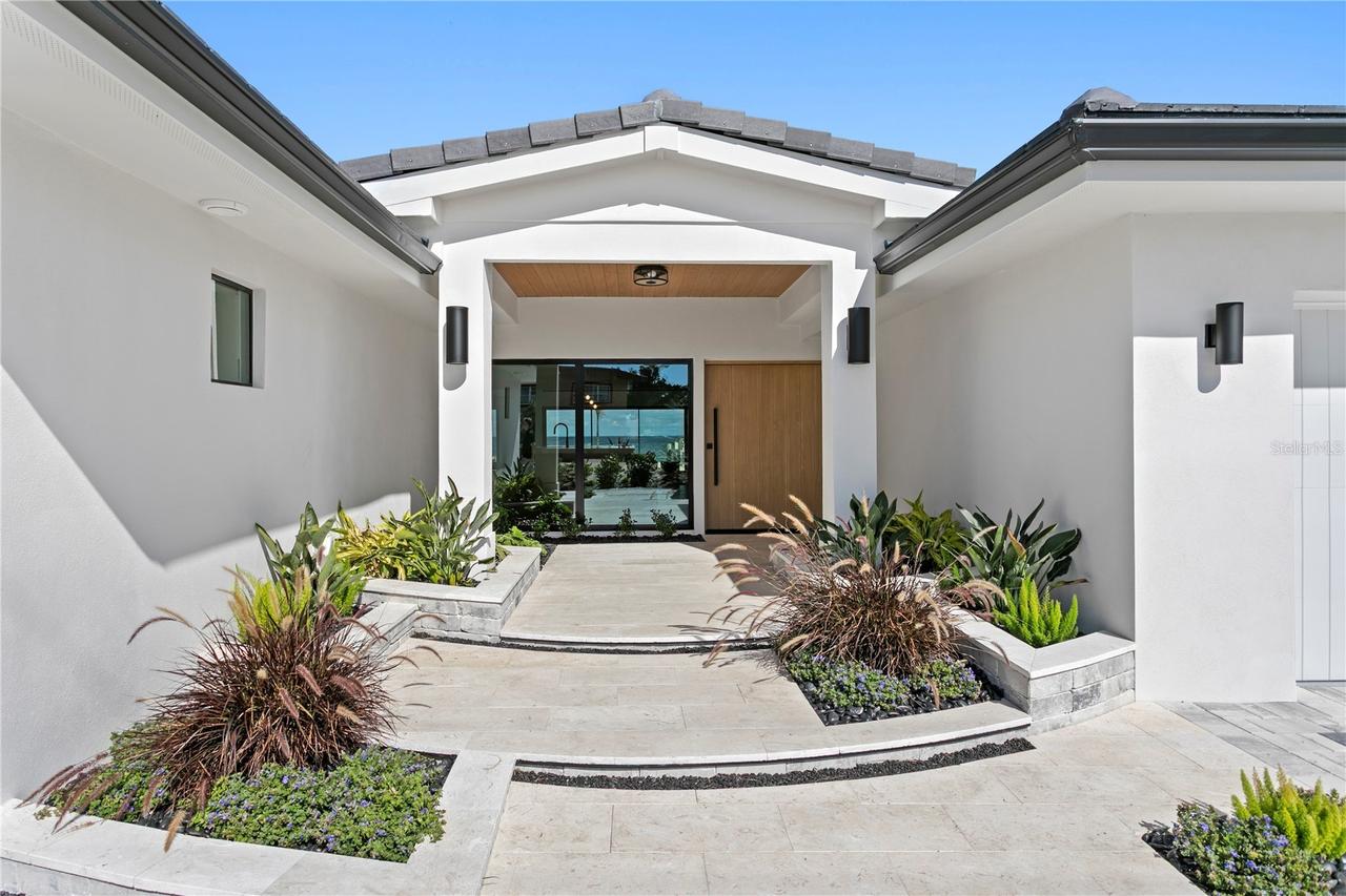 2580 E Bay Isle Dr., St Petersburg, FL 33705