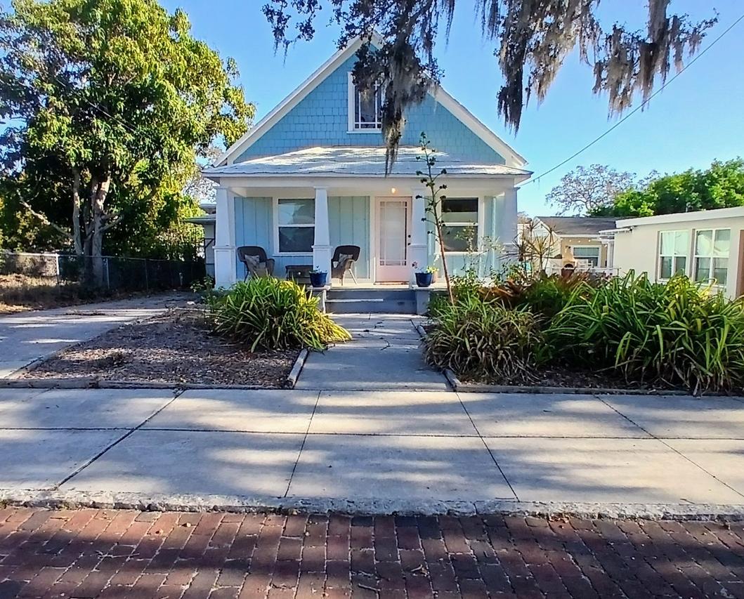 542 Division St., Tarpon Springs, FL 34689