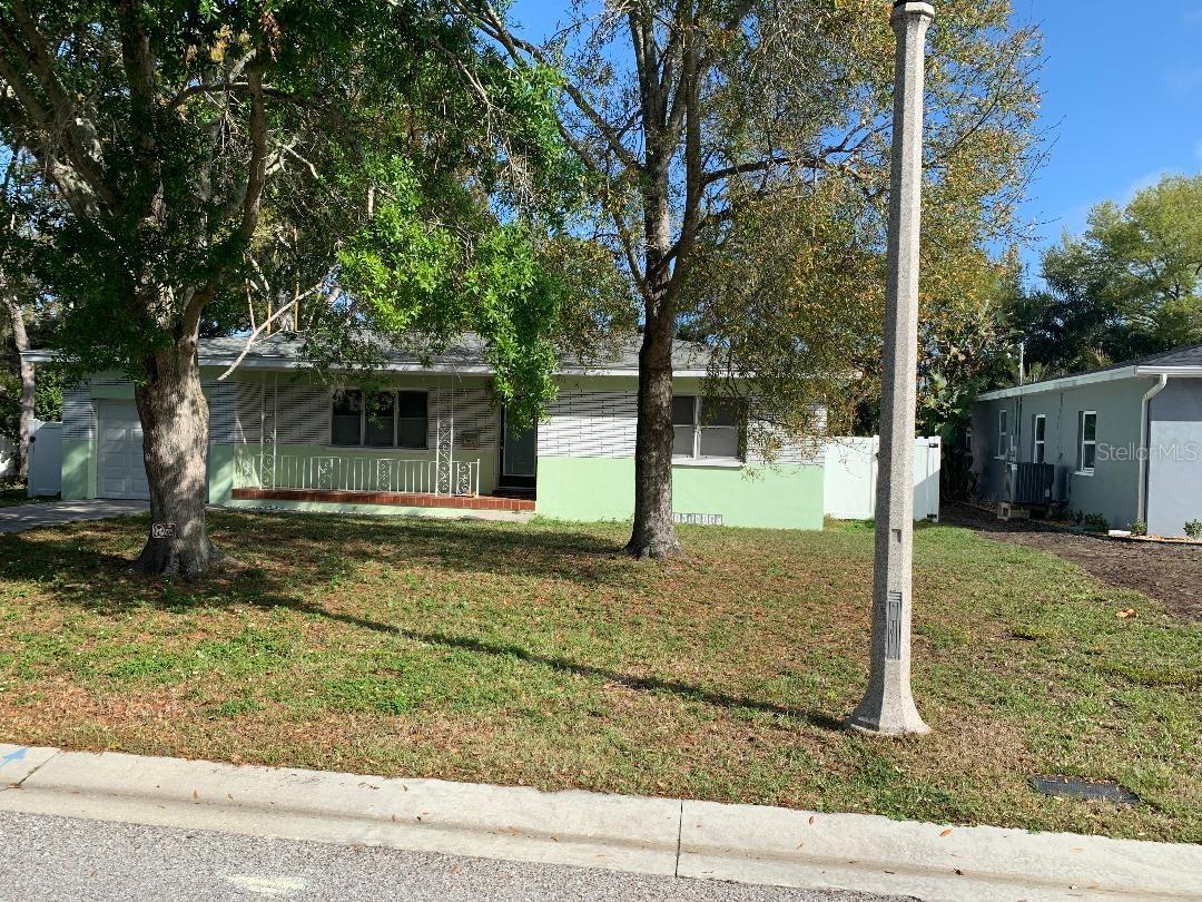 362 Foster Ln., Belleair, FL 33756