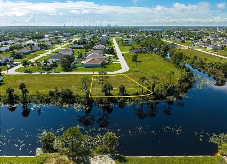 2117 NE 43rd Ln., Cape Coral, FL 33909