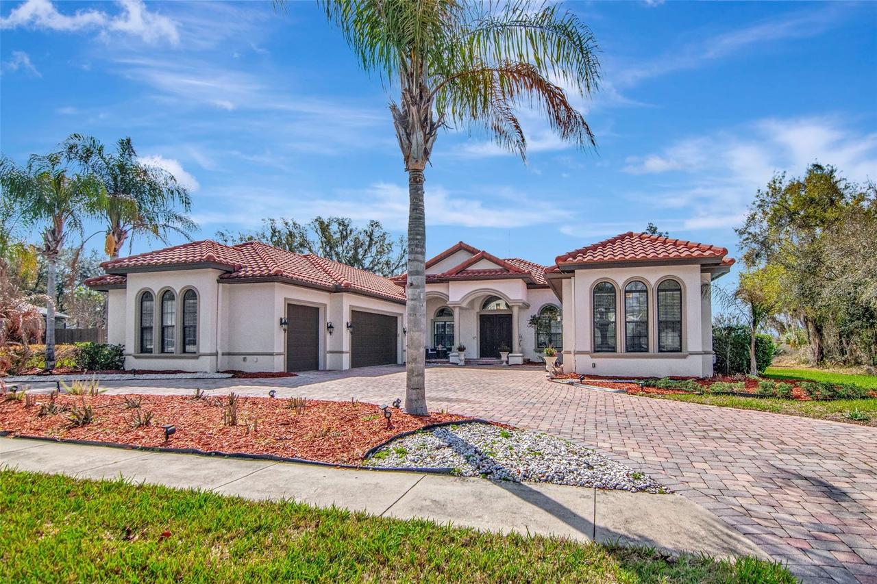 1022 Emerald Creek Dr., Valrico, FL 33596