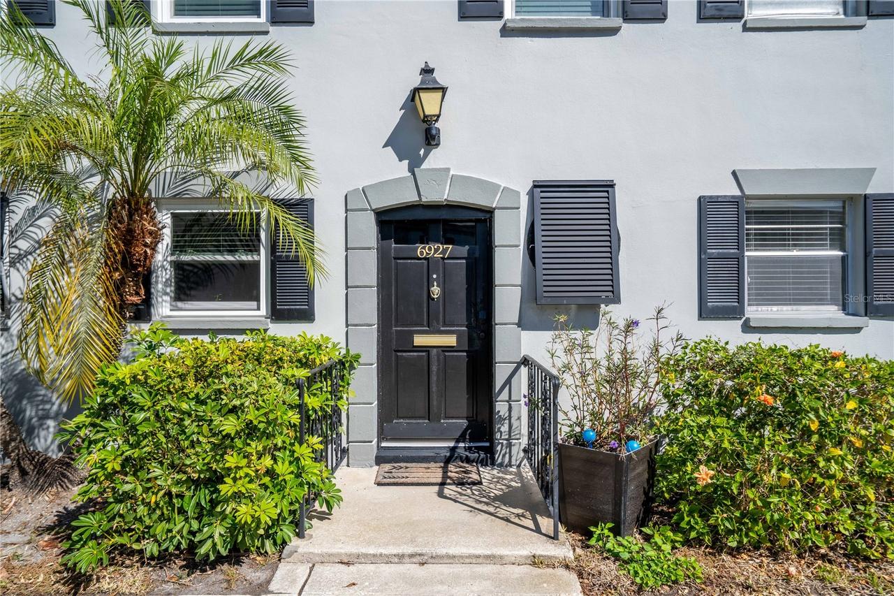 6927 Place De La Paix, St Petersburg, FL 33707
