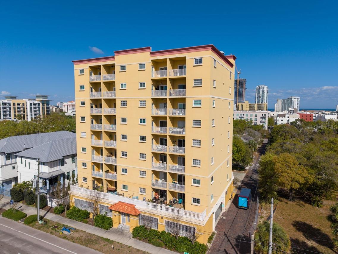 316 8th St. #402, St Petersburg, FL 33701