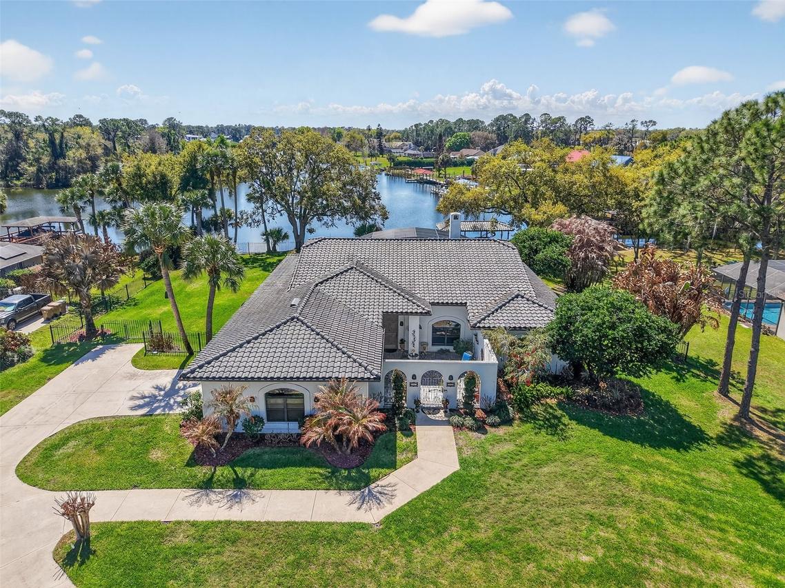 16238 E Shirley Shores Rd., Tavares, FL 32778