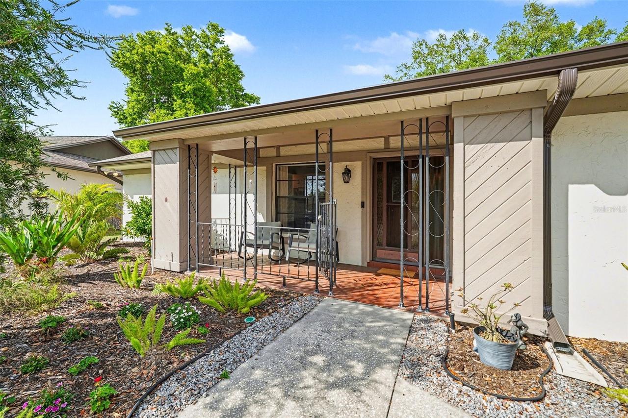 809 Rollingwood Ln., Valrico, FL 33594