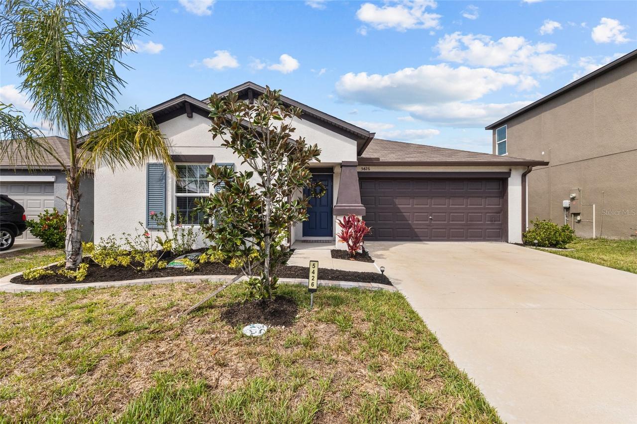 5426 Blue Azure Dr., Wimauma, FL 33598