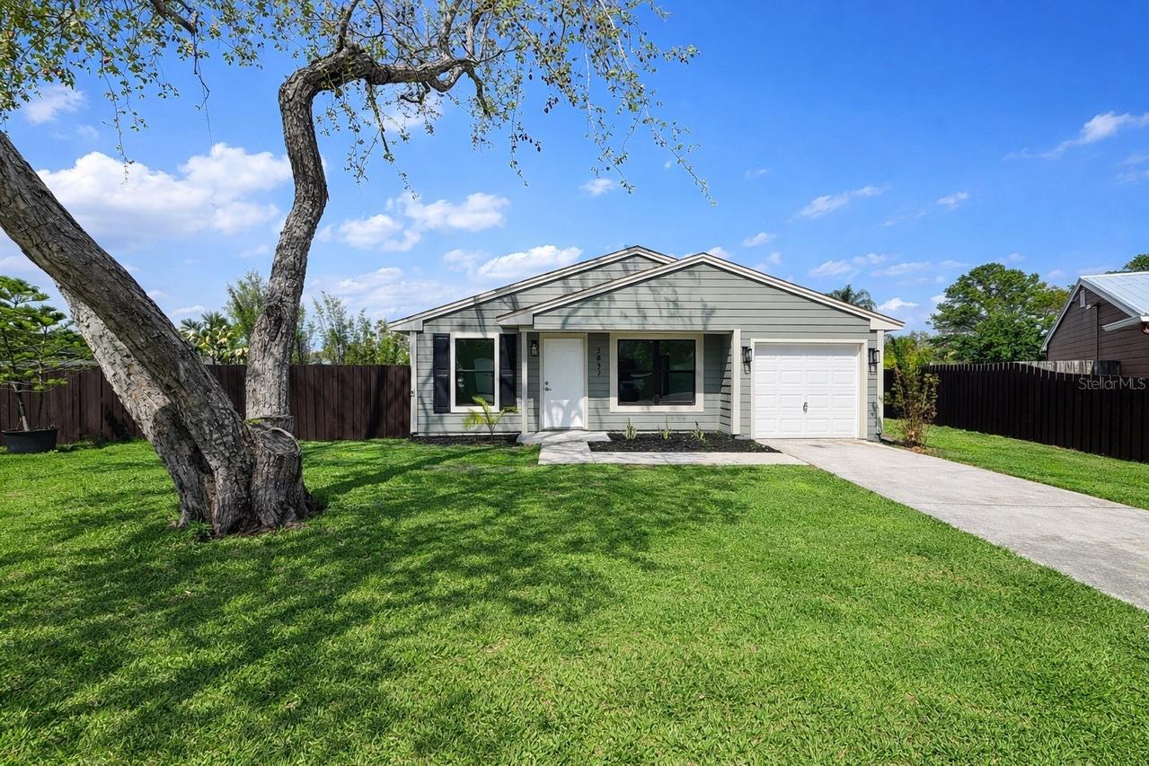 3832 Pebble Ct., Palm Harbor, FL 34684