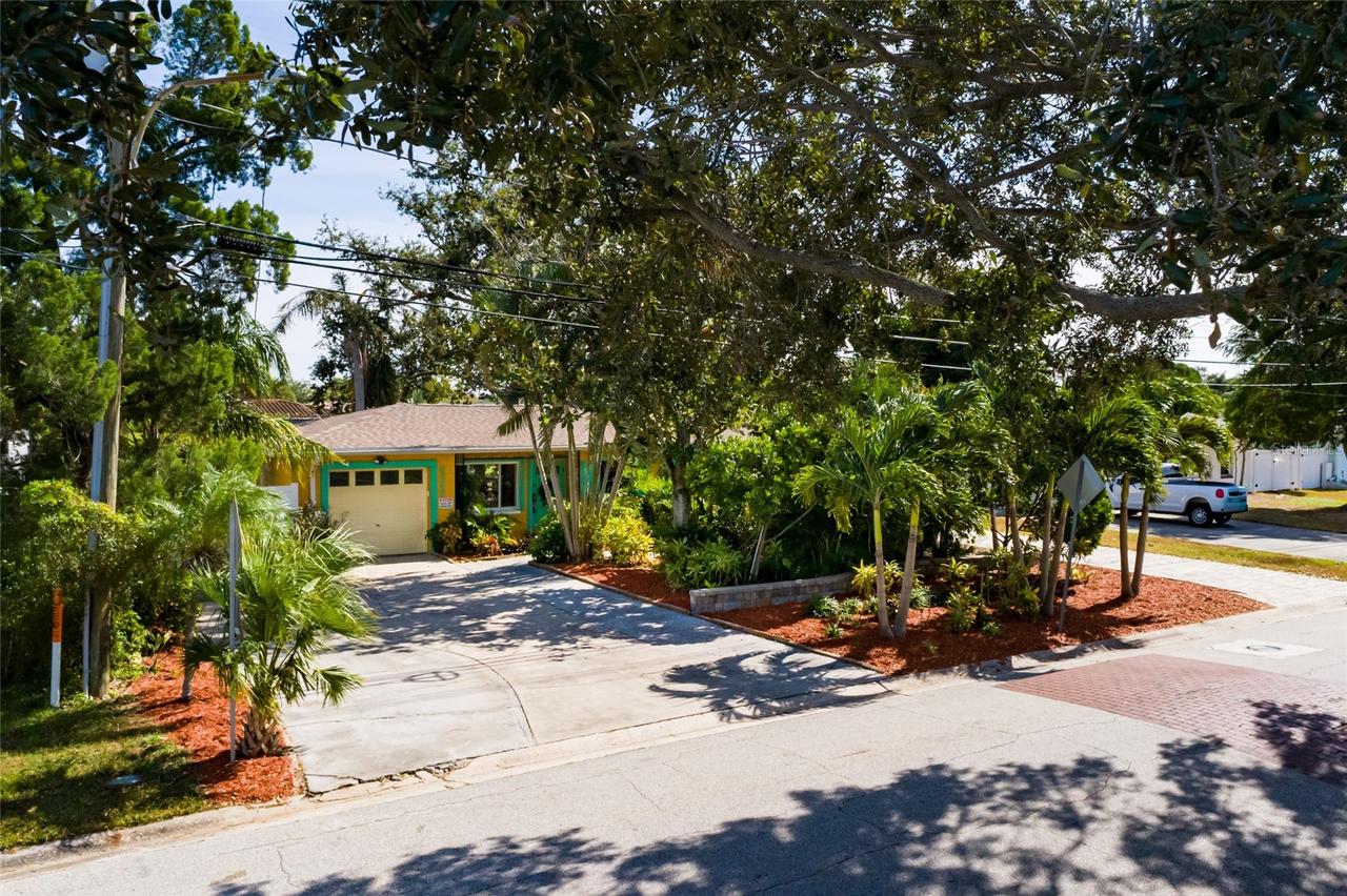 9665 2nd St., St Petersburg, FL 33702