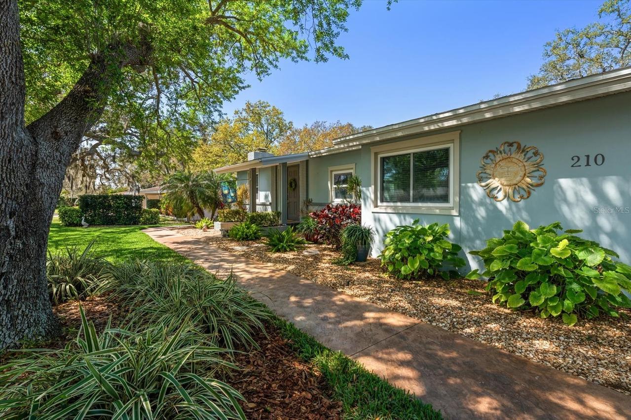 210 Live Oak Ln., Largo, FL 33770