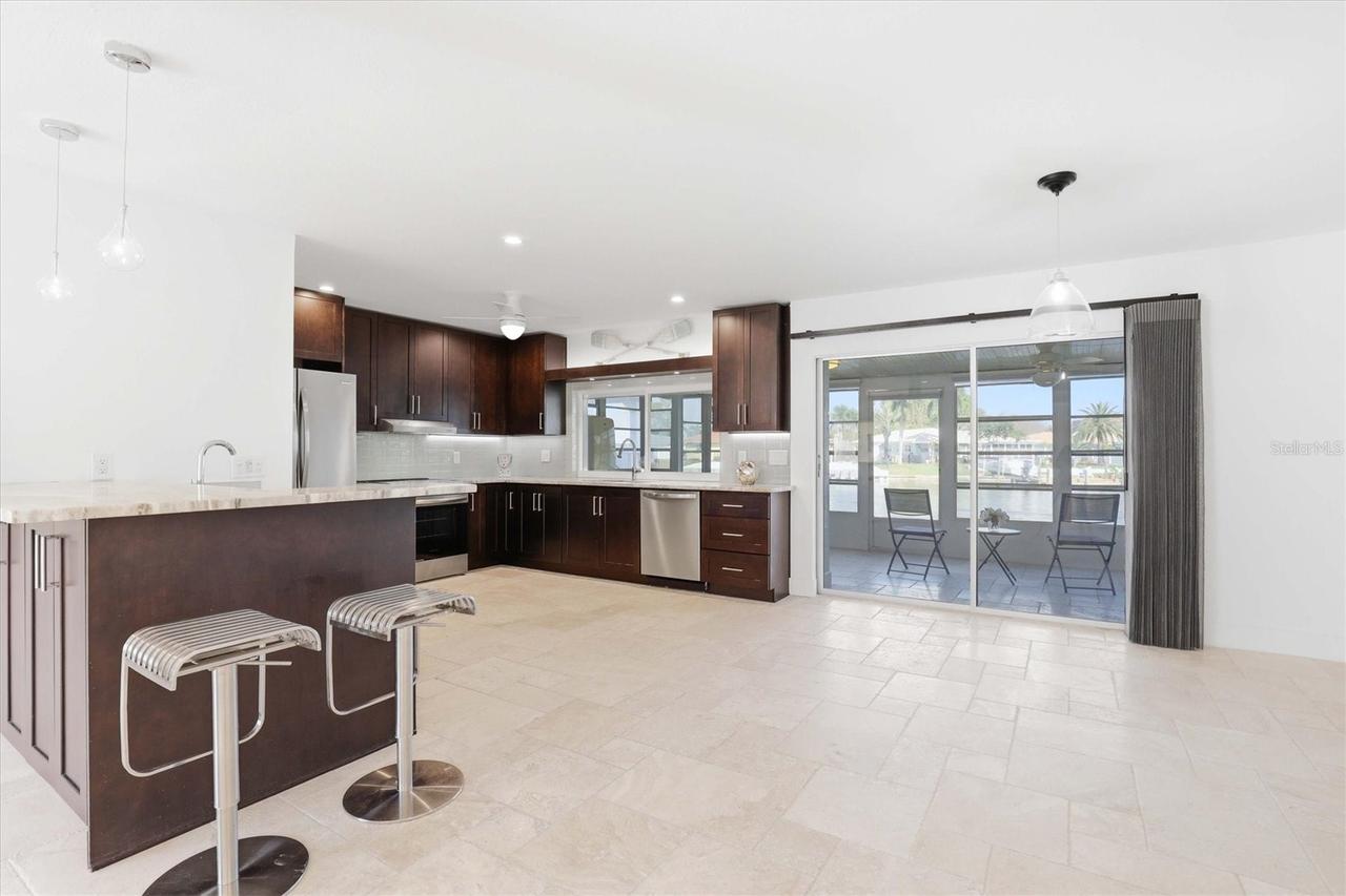 6537 Cape Hatteras Way #4, St Petersburg, FL 33702