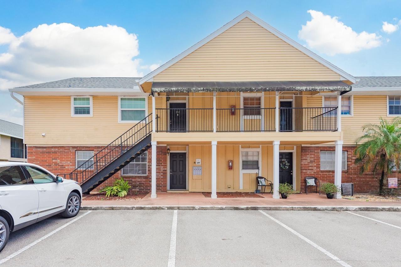 200 Country Club Dr. #701, Largo, FL 33771