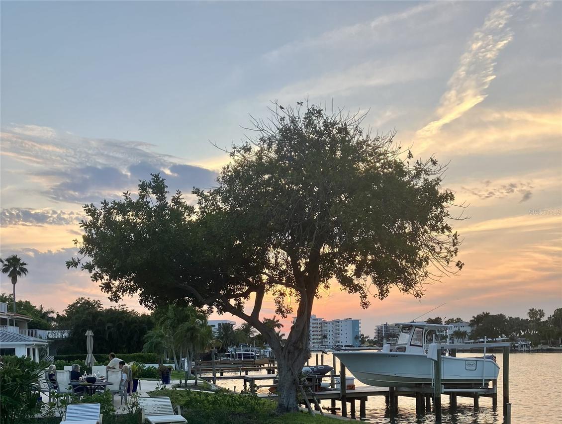 27 Dolphin Dr., Treasure Island, FL 33706