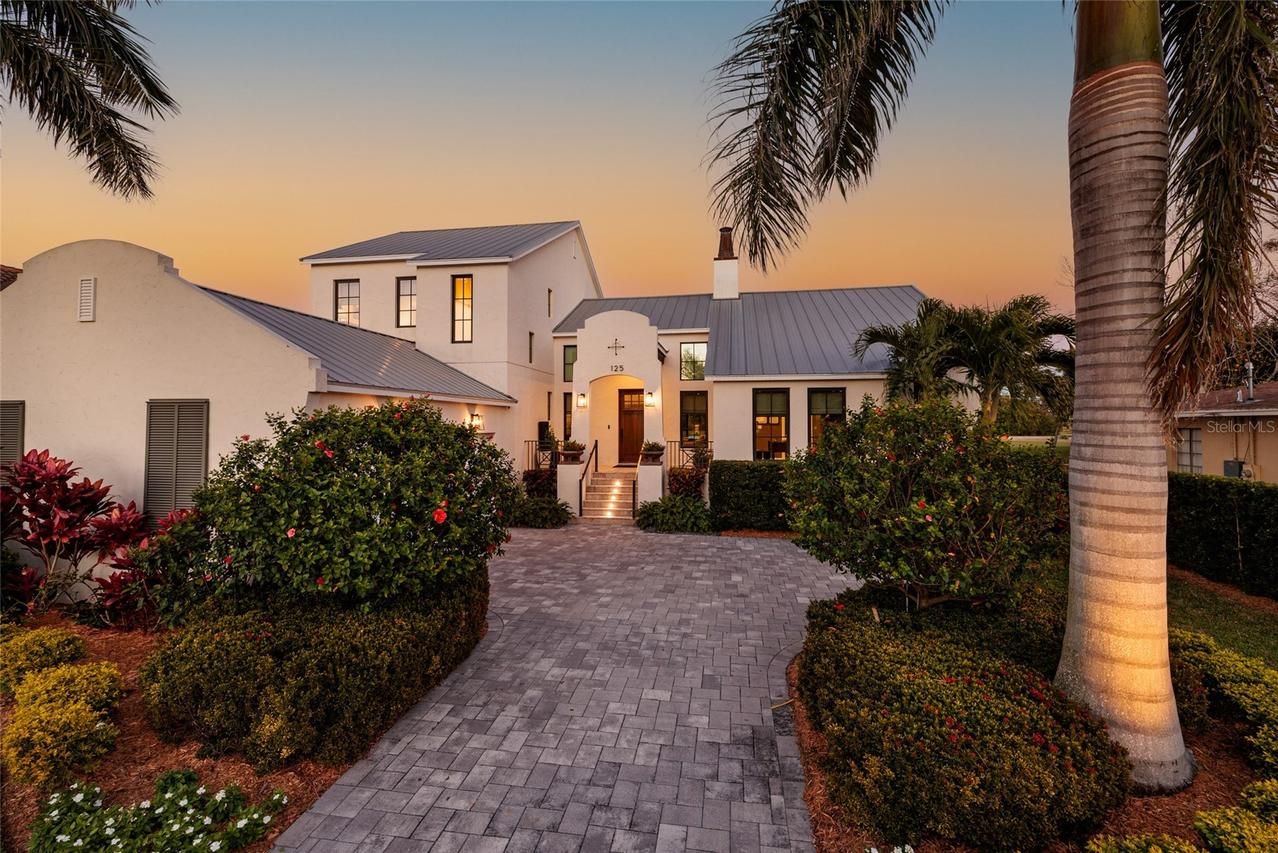 125 Almedo Way Way, St Petersburg, FL 33704