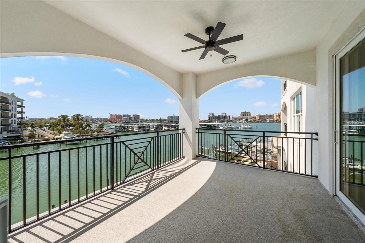 211 Dolphin Point #302, Clearwater, FL 33767