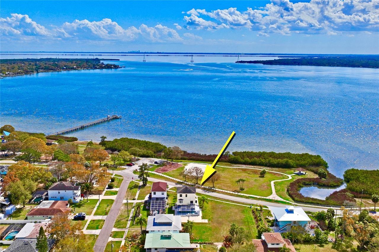 402 Shore Dr., Oldsmar, FL 34677