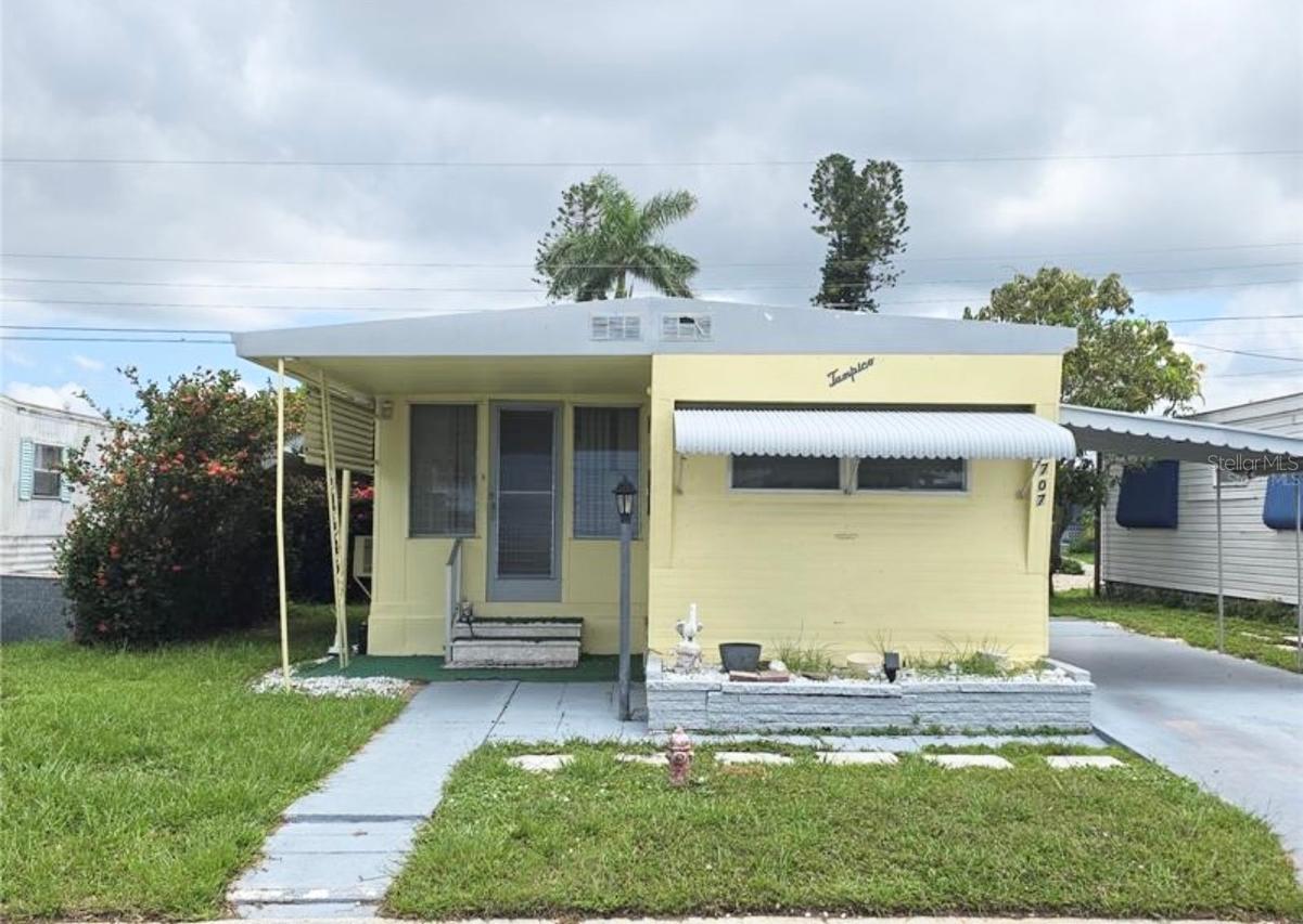 707 49th Avenue Dr., Bradenton, FL 34207