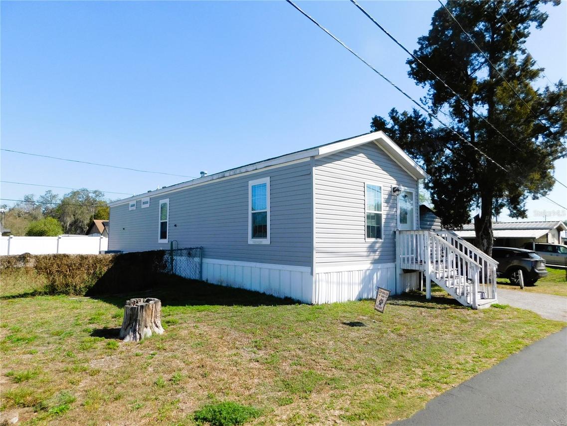 39143 Hillcrest Dr., Zephyrhills, FL 33542