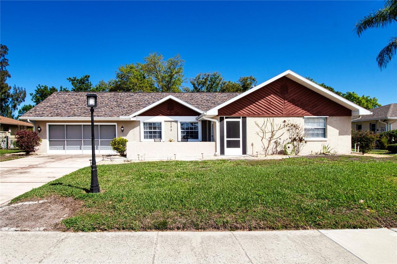 203 Amesbury Cir., Sun City Center, FL 33573