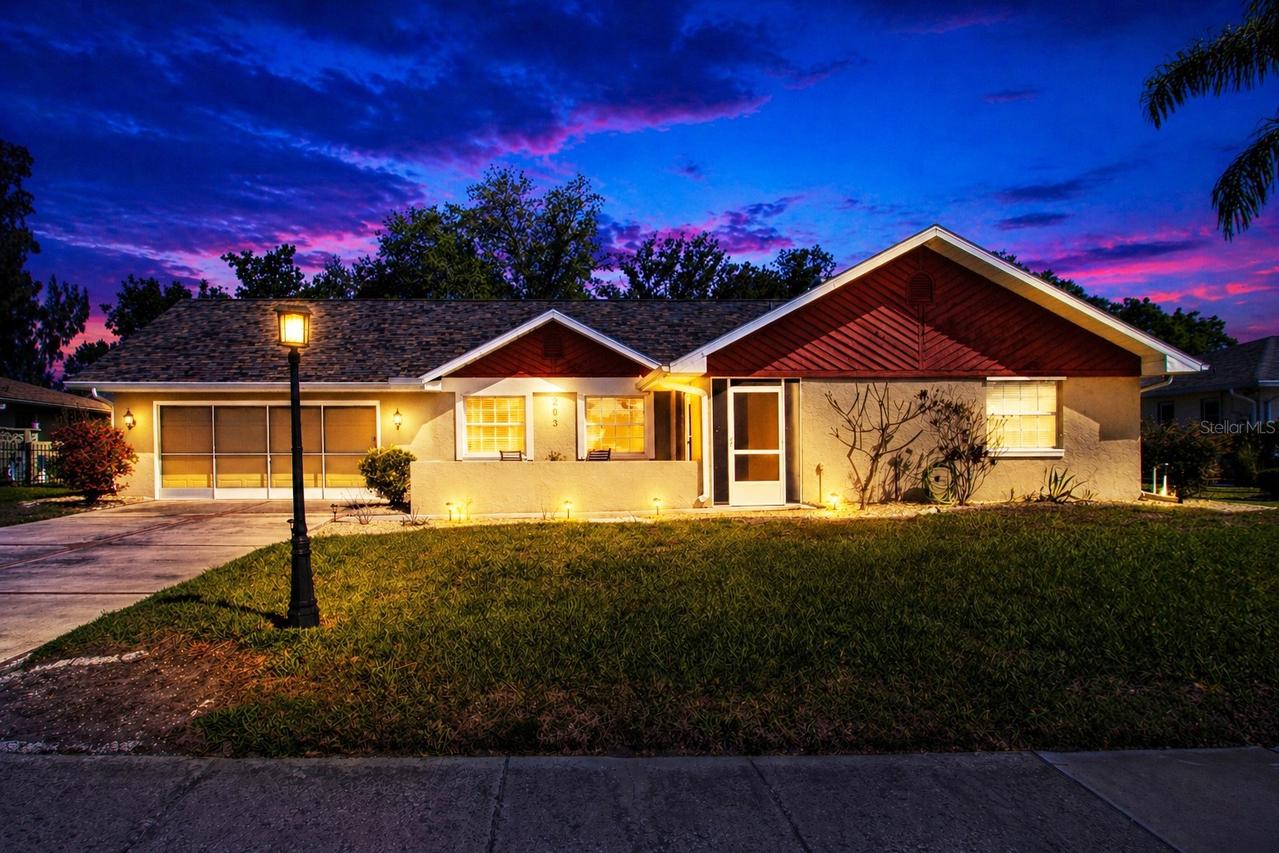 203 Amesbury Cir., Sun City Center, FL 33573