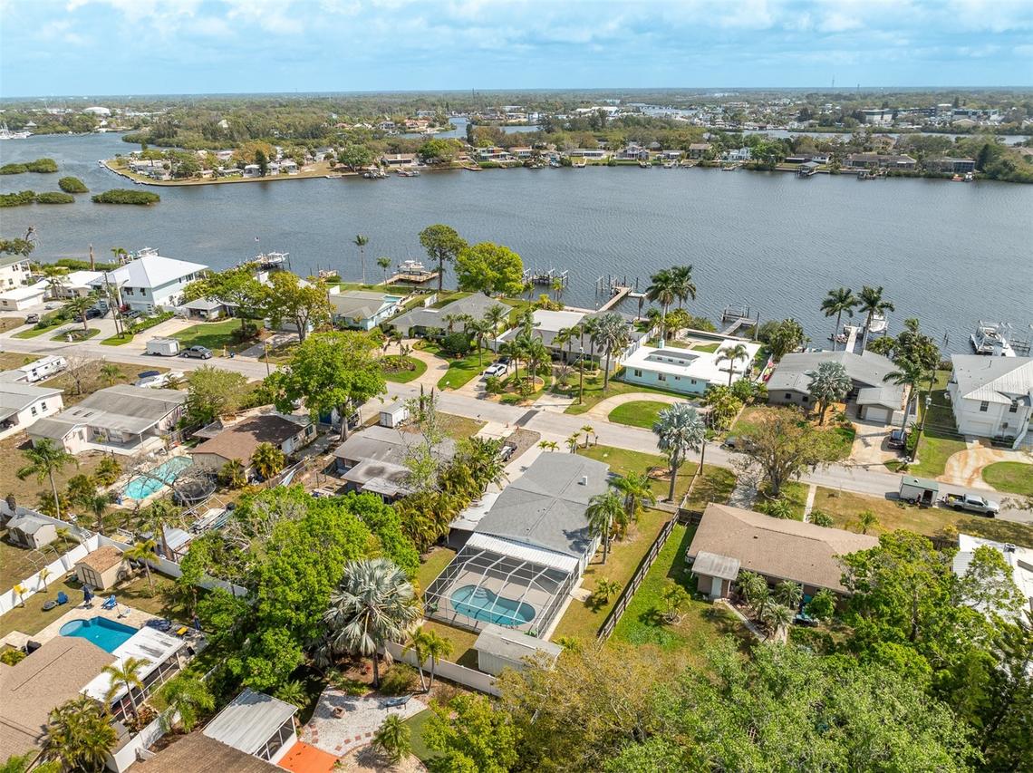 711 Bayshore Dr., Tarpon Springs, FL 34689