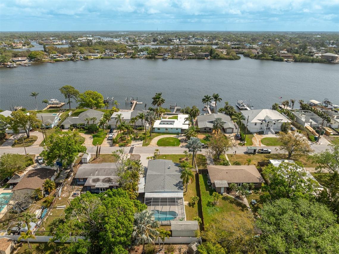 711 Bayshore Dr., Tarpon Springs, FL 34689