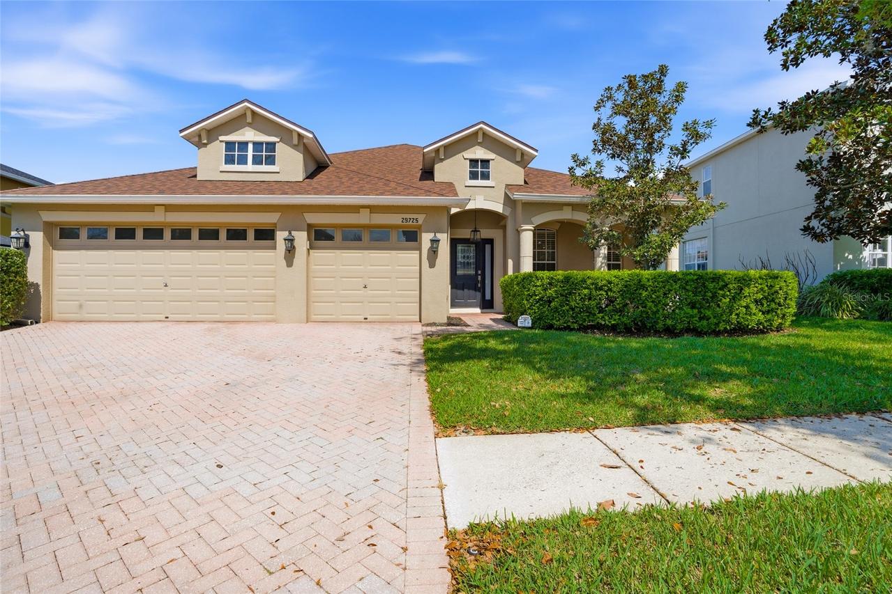 29725 Cedar Waxwing Dr., Wesley Chapel, FL 33545