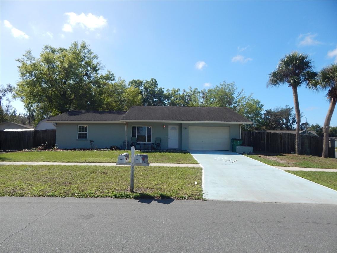 39414 8th Ave., Zephyrhills, FL 33542