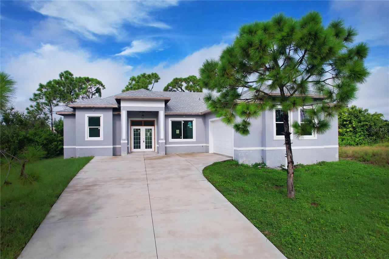 9555 Hallendale Dr., Port Charlotte, FL 33981