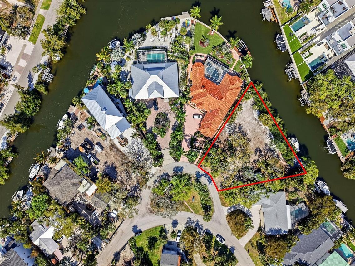 114 Island Cir., Sarasota, FL 34242