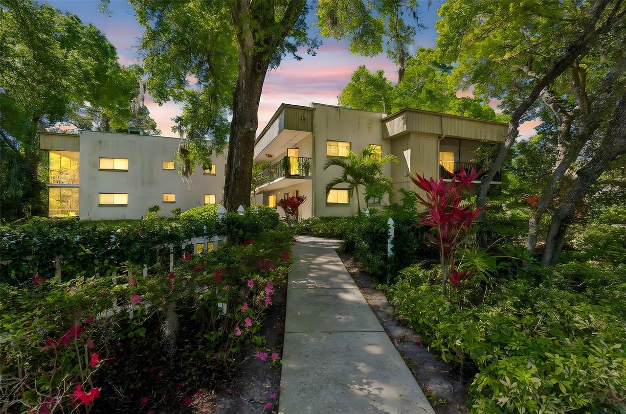 3300 Fox Chase Cir. #202, Palm Harbor, FL 34683