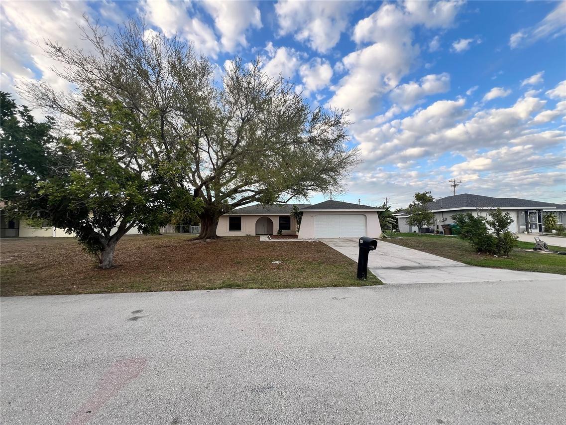 405 SW 43rd Ln., Cape Coral, FL 33914