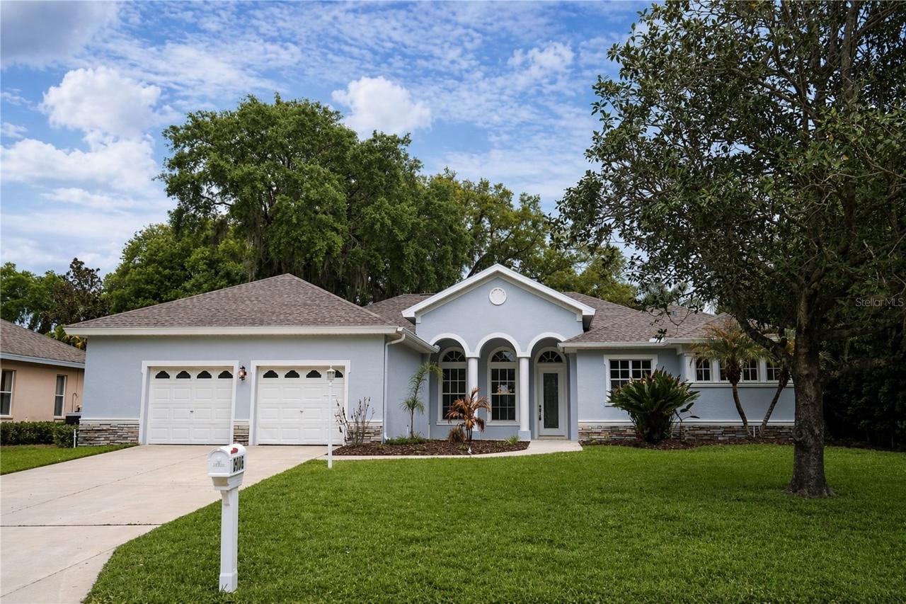 2906 Sutton Oaks Ct., Plant City, FL 33566