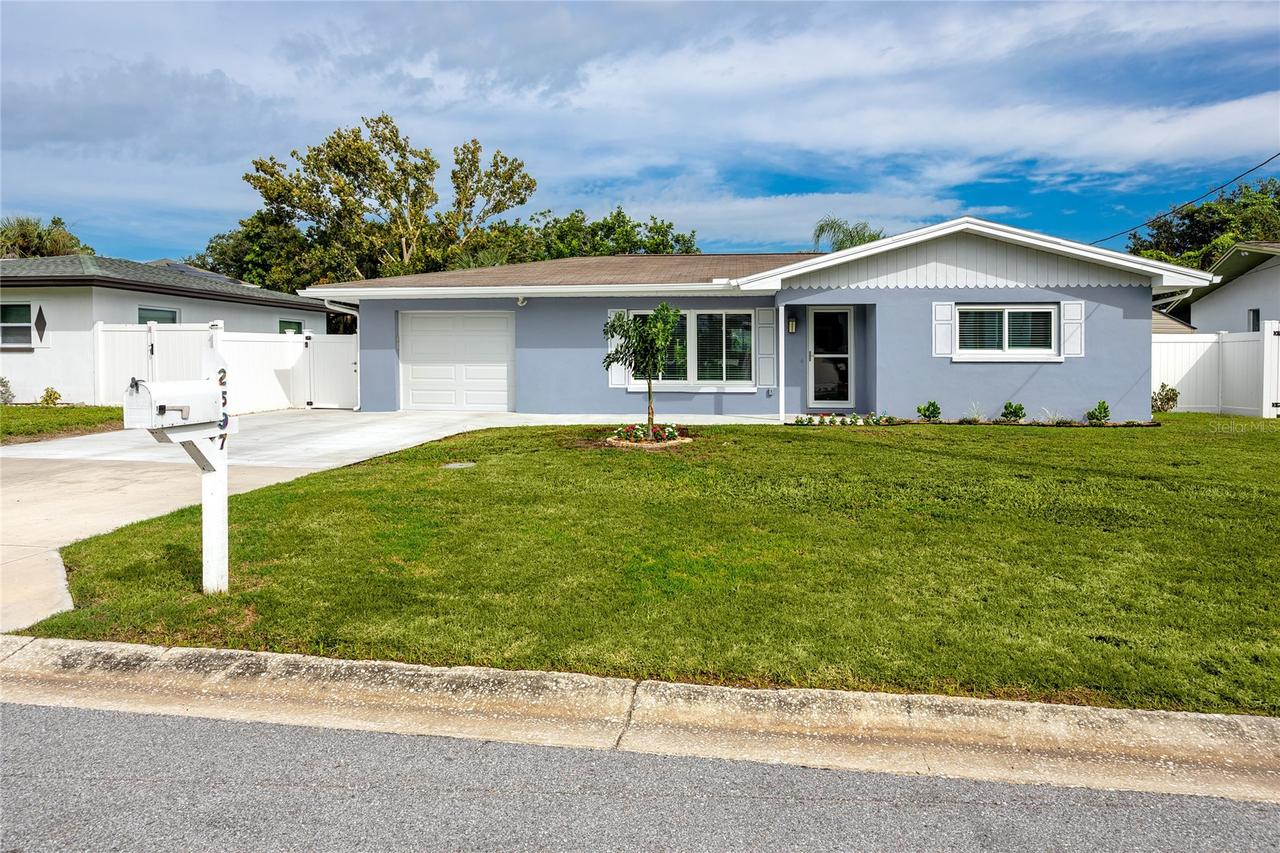 2597 Crescent Dr., Largo, FL 33770