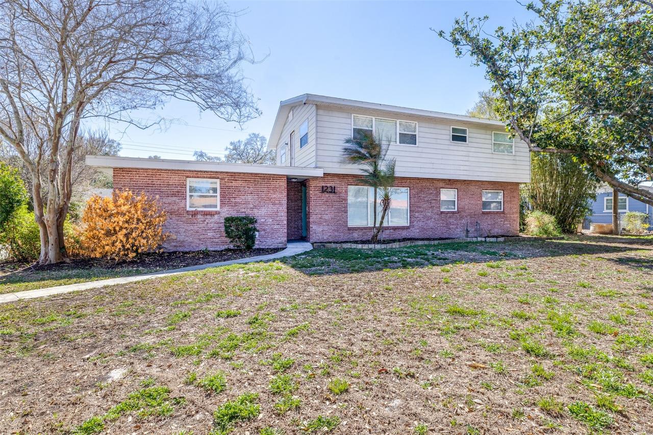 1231 Greenview Dr., Lakeland, FL 33805