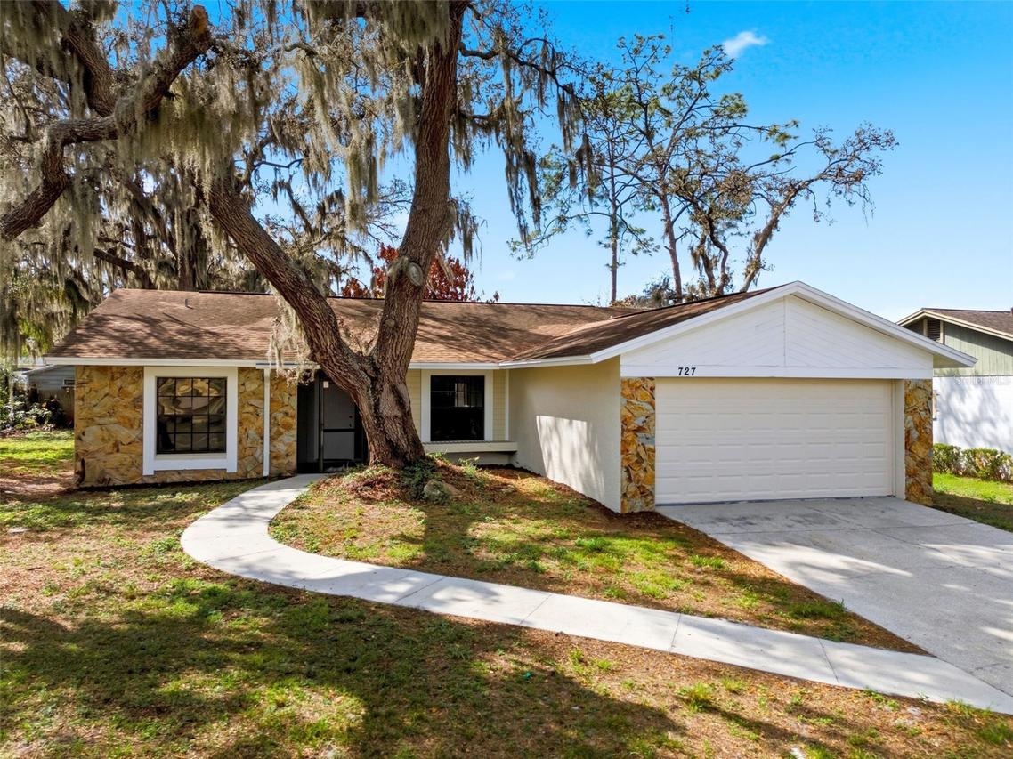 727 Isleton Dr., Brandon, FL 33511