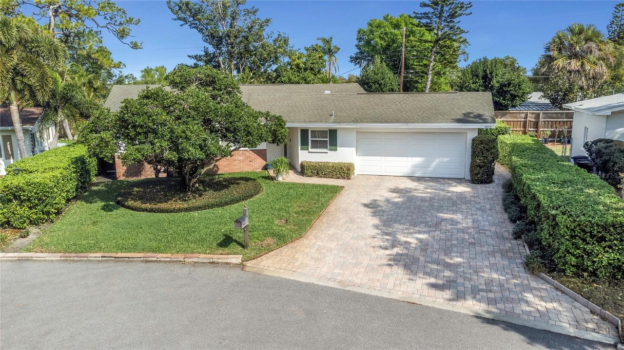 6613 Flamingo Way, St Petersburg, FL 33707