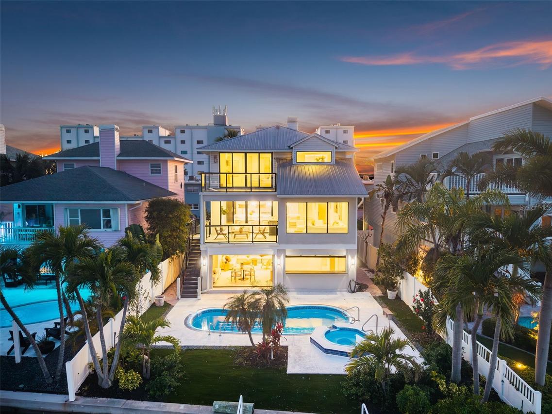 8505 Blind Pass Dr., Treasure Island, FL 33706