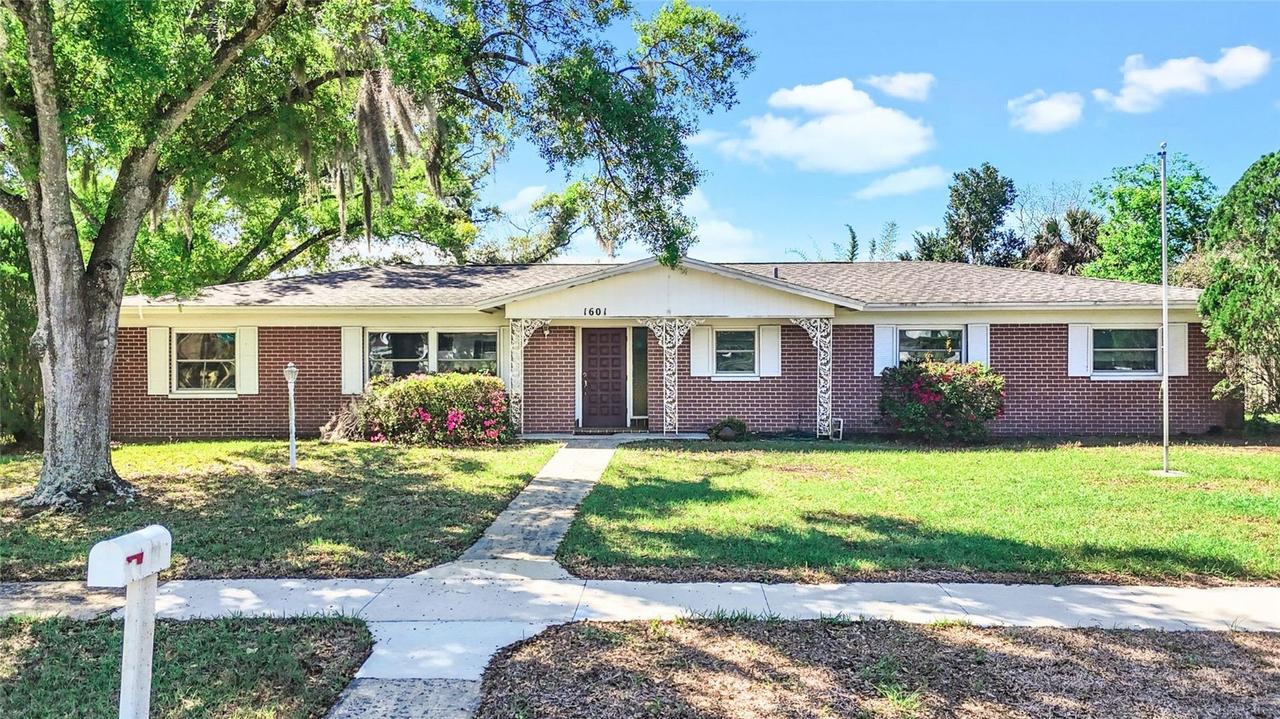 1601 Lark Ln., Brandon, FL 33510