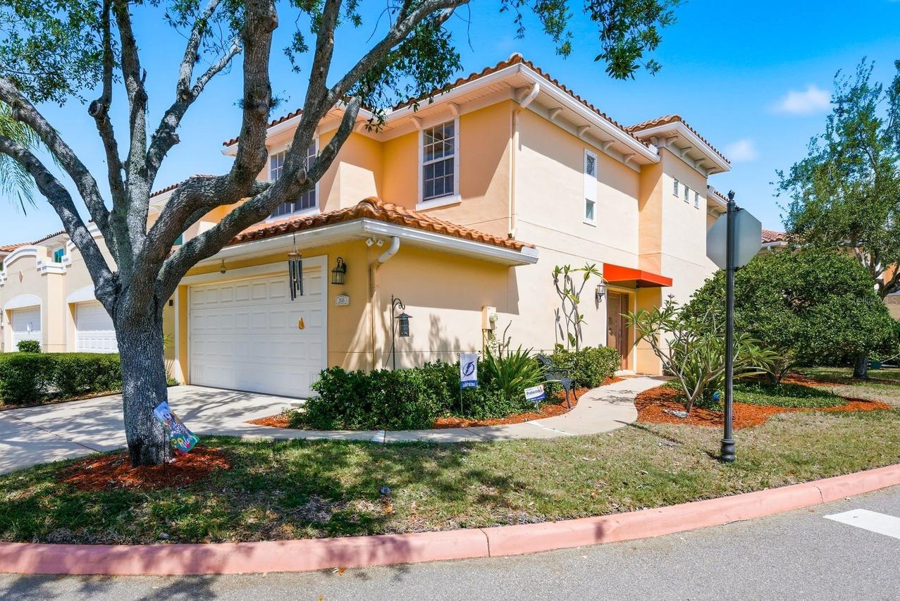 208 Valencia Cir., St Petersburg, FL 33716