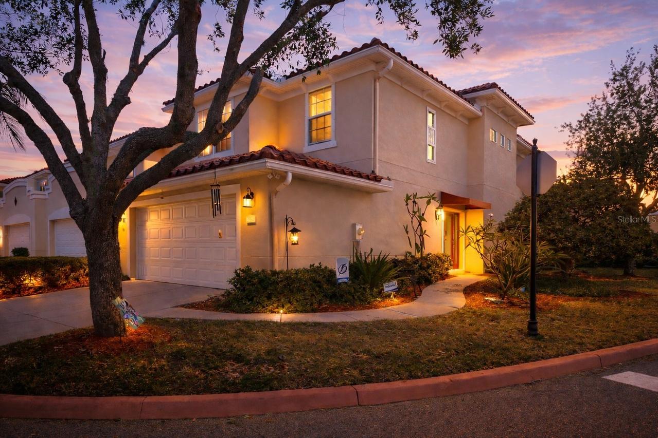 208 Valencia Cir., St Petersburg, FL 33716