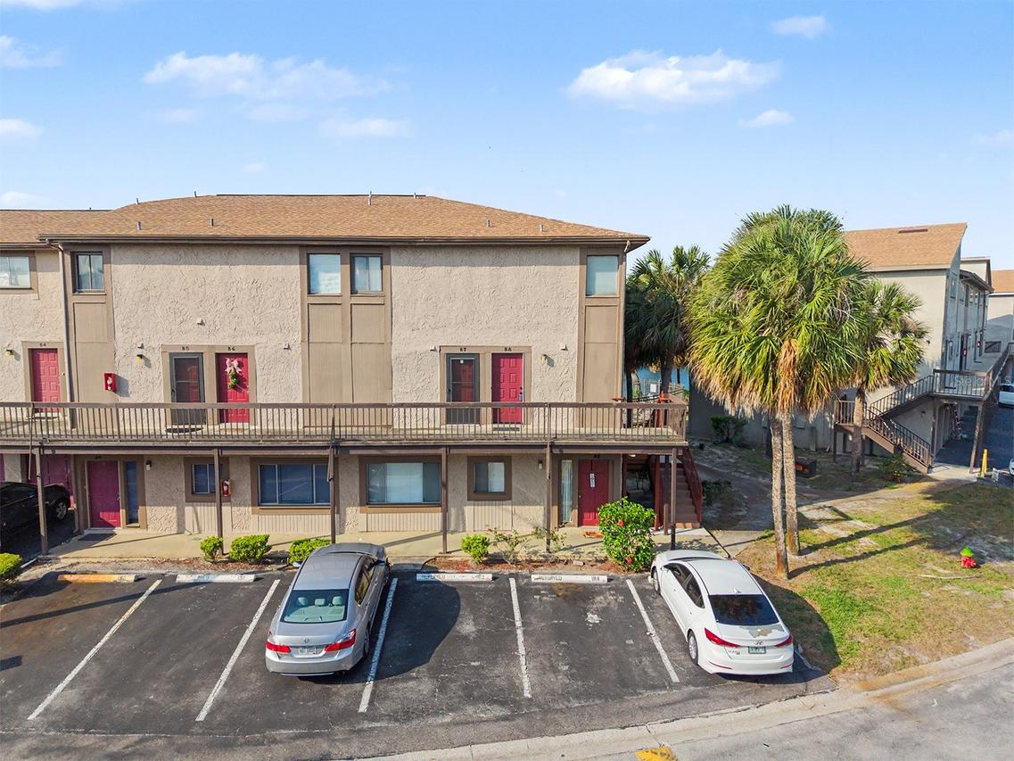 6321 Newtown Cir. #21B8, Tampa, FL 33615