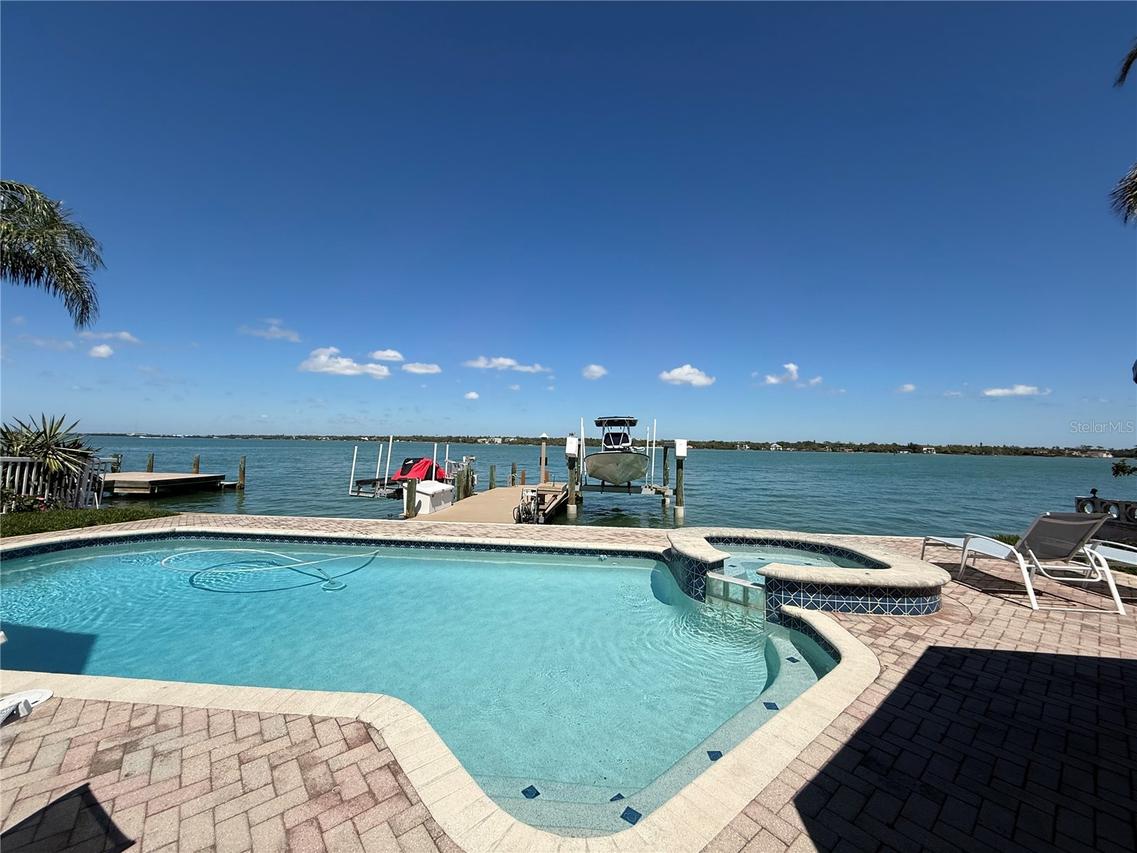11445 9th St., Treasure Island, FL 33706