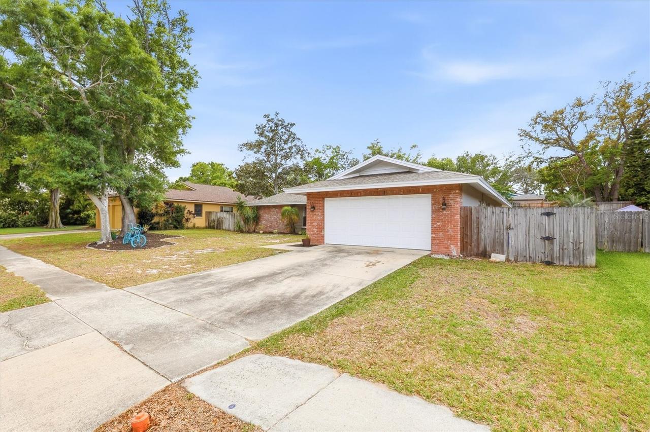 1143 Lancer Ln., Tarpon Springs, FL 34689