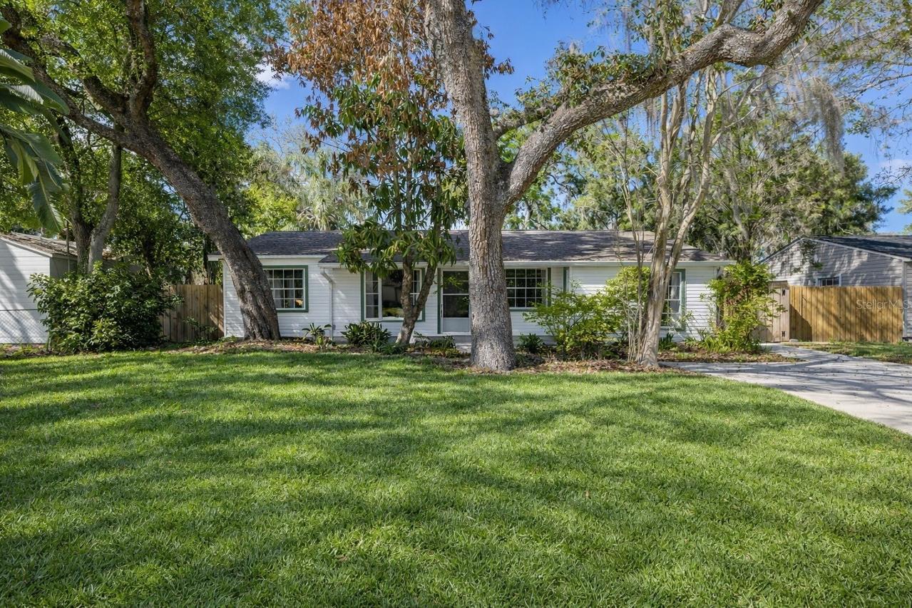 815 W Lowry Ln., Tampa, FL 33604