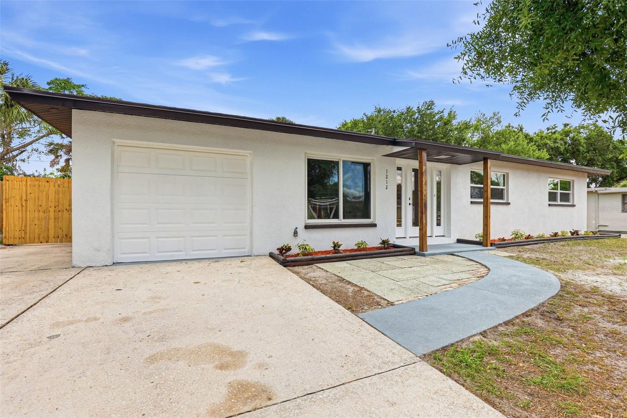 1212 Julian Lane Dr., Tampa, FL 33619