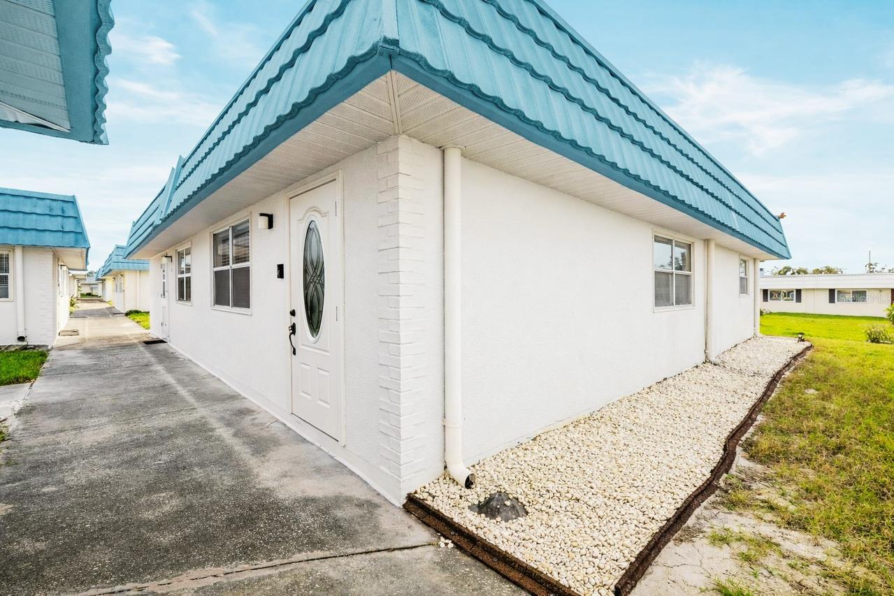 1801 Bedford Ln. #27, Sun City Center, FL 33573