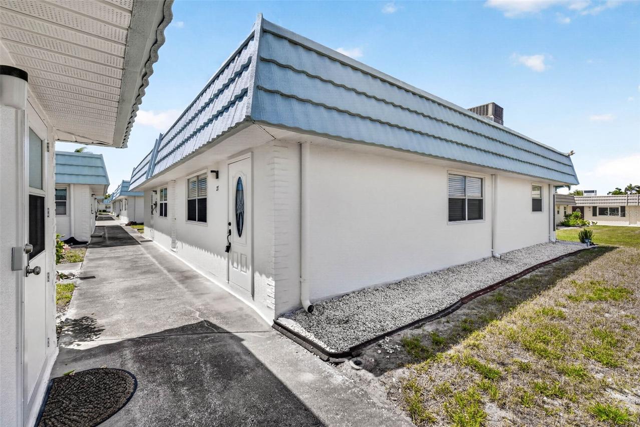 1801 Bedford Ln. #27, Sun City Center, FL 33573