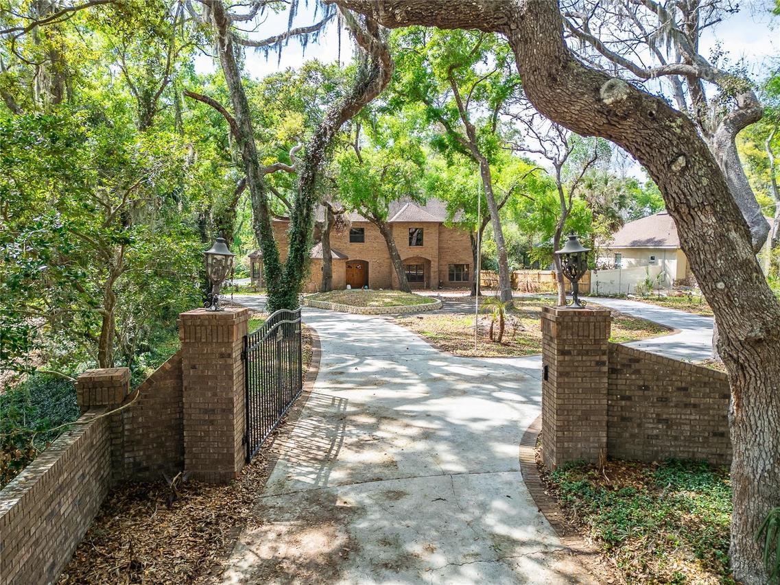 902 River Rapids Ave., Brandon, FL 33511