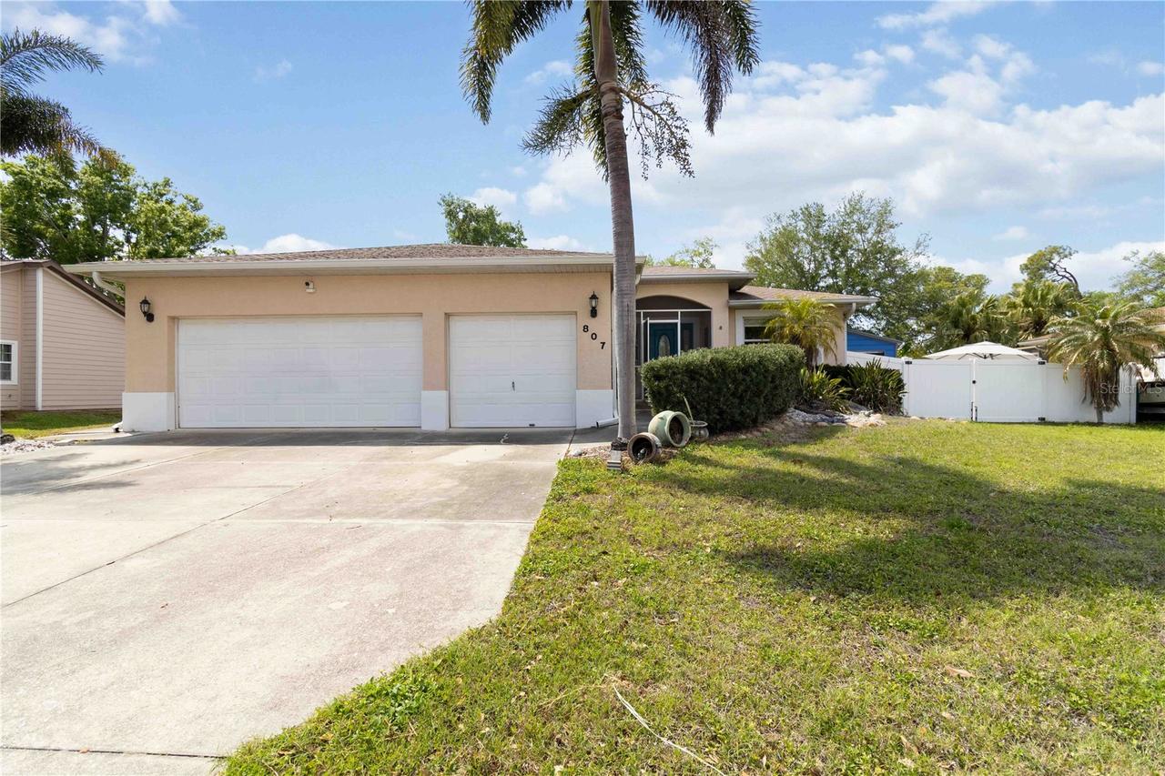 807 Ixora Ave., Ellenton, FL 34222