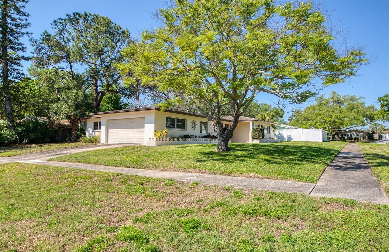 1631 Chateau Dr., Clearwater, FL 33756